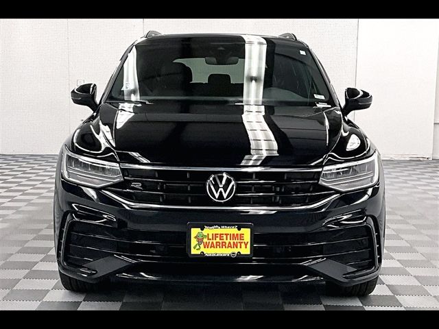 2024 Volkswagen Tiguan SE R-Line Black