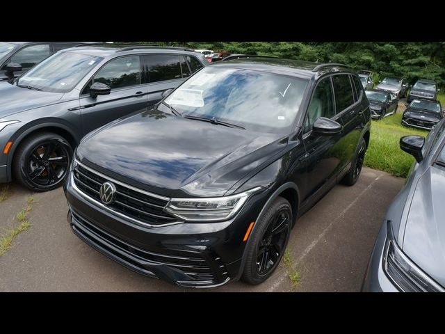 2024 Volkswagen Tiguan SE R-Line Black