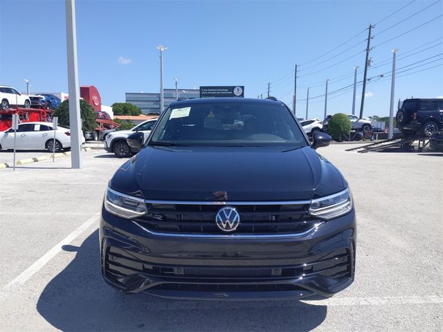 2024 Volkswagen Tiguan SE R-Line Black