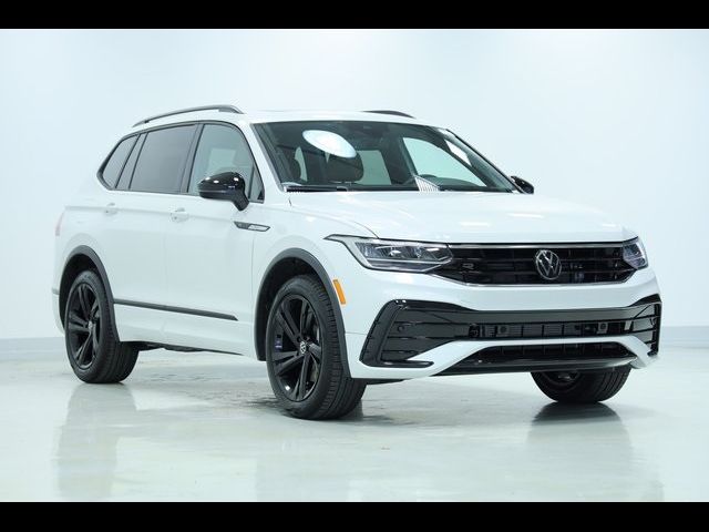 2024 Volkswagen Tiguan SE R-Line Black