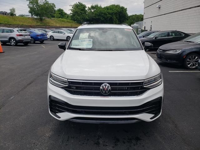 2024 Volkswagen Tiguan SE R-Line Black