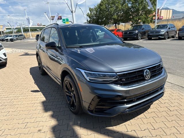 2024 Volkswagen Tiguan SE R-Line Black