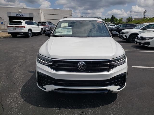 2024 Volkswagen Tiguan SE R-Line Black