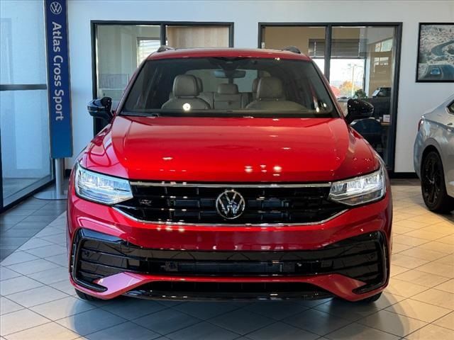 2024 Volkswagen Tiguan SE R-Line Black