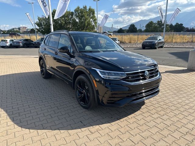 2024 Volkswagen Tiguan SE R-Line Black