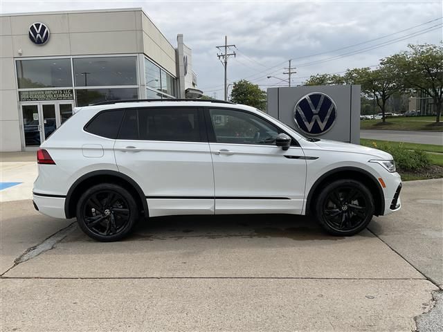 2024 Volkswagen Tiguan SE R-Line Black