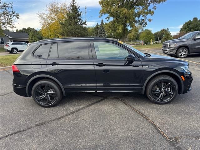 2024 Volkswagen Tiguan/Taos SE R-Line Black