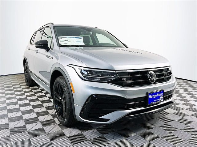 2024 Volkswagen Tiguan/Taos SE R-Line Black