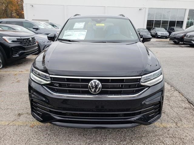 2024 Volkswagen Tiguan SE R-Line Black