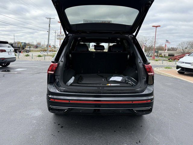 2024 Volkswagen Tiguan SE R-Line Black