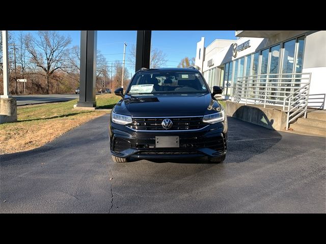 2024 Volkswagen Tiguan SE R-Line Black