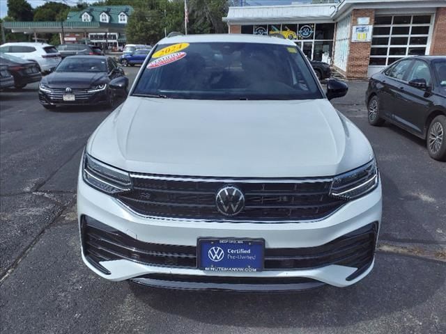 2024 Volkswagen Tiguan SE R-Line Black