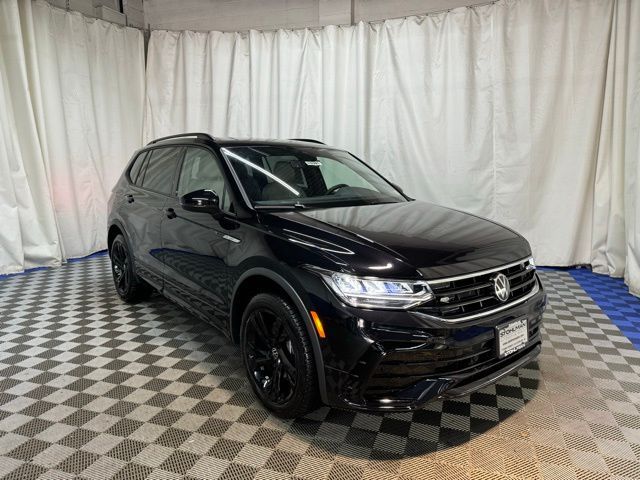 2024 Volkswagen Tiguan SE R-Line Black