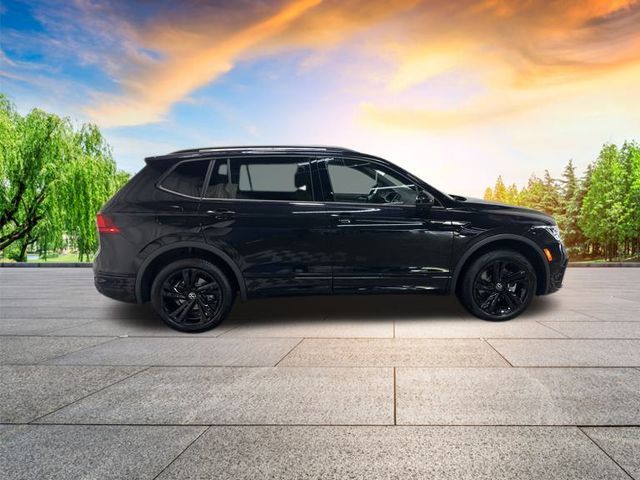 2024 Volkswagen Tiguan SE R-Line Black