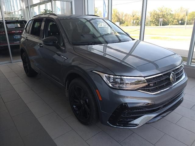 2024 Volkswagen Tiguan SE R-Line Black