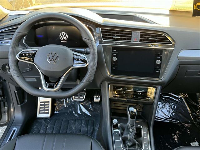 2024 Volkswagen Tiguan SE R-Line Black