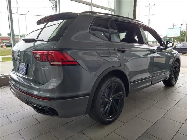 2024 Volkswagen Tiguan SE R-Line Black