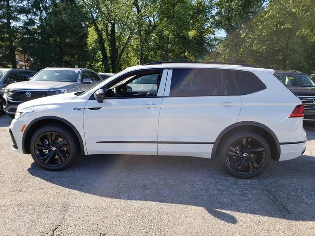 2024 Volkswagen Tiguan SE R-Line Black