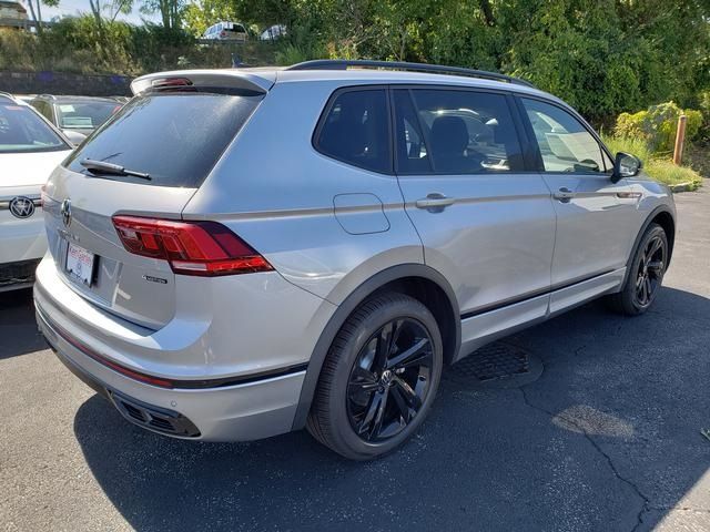 2024 Volkswagen Tiguan SE R-Line Black