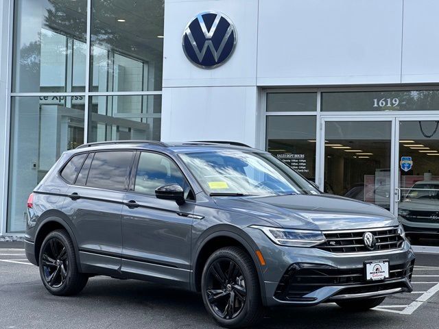 2024 Volkswagen Tiguan SE R-Line Black