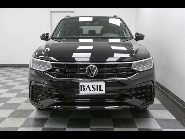 2024 Volkswagen Tiguan/Taos SE R-Line Black