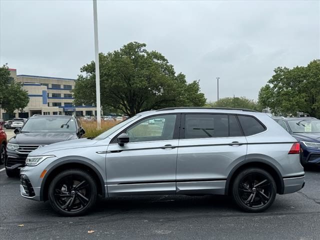 2024 Volkswagen Tiguan/Taos SE R-Line Black