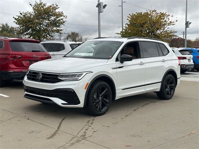 2024 Volkswagen Tiguan SE R-Line Black