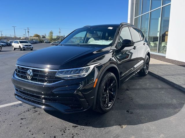 2024 Volkswagen Tiguan SE R-Line Black