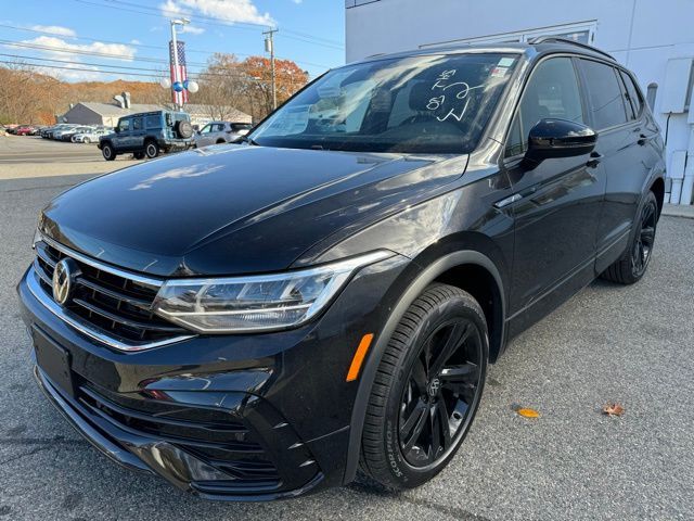 2024 Volkswagen Tiguan SE R-Line Black