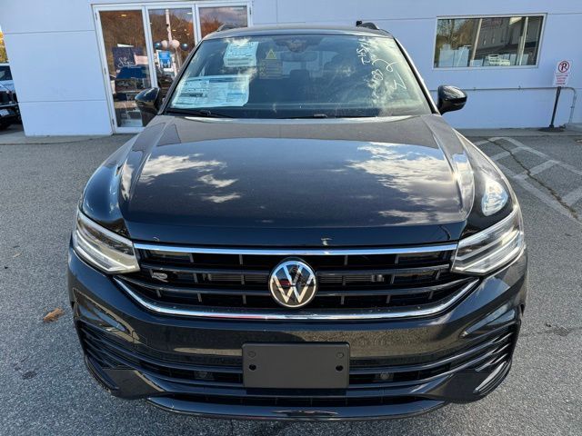 2024 Volkswagen Tiguan SE R-Line Black