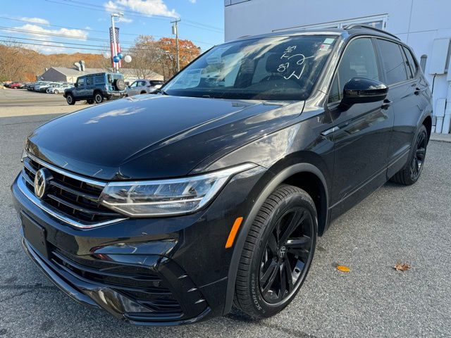 2024 Volkswagen Tiguan SE R-Line Black