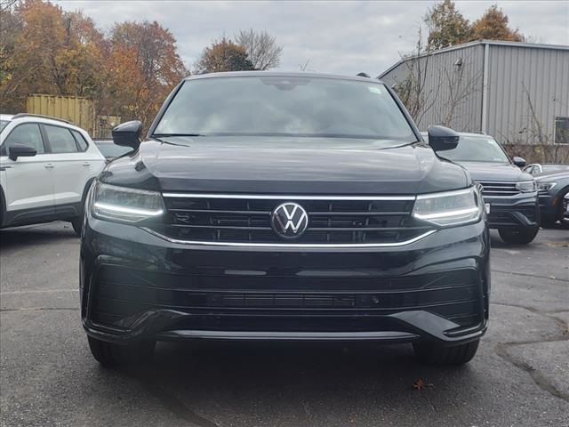 2024 Volkswagen Tiguan SE R-Line Black