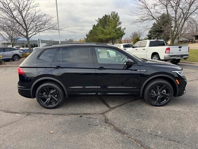 2024 Volkswagen Tiguan SE R-Line Black