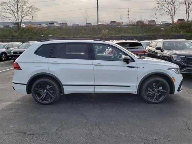 2024 Volkswagen Tiguan SE R-Line Black