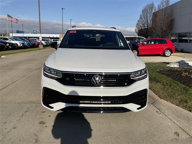 2024 Volkswagen Tiguan SE R-Line Black