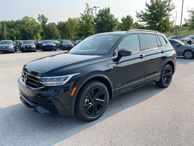 2024 Volkswagen Tiguan SE R-Line Black