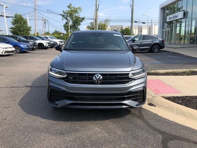 2024 Volkswagen Tiguan SE R-Line Black