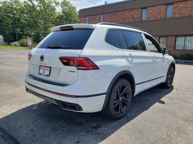 2024 Volkswagen Tiguan SE R-Line Black