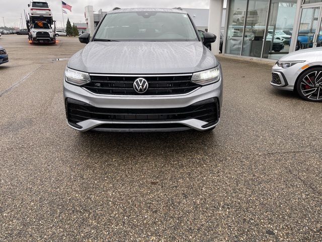 2024 Volkswagen Tiguan/Taos SE R-Line Black