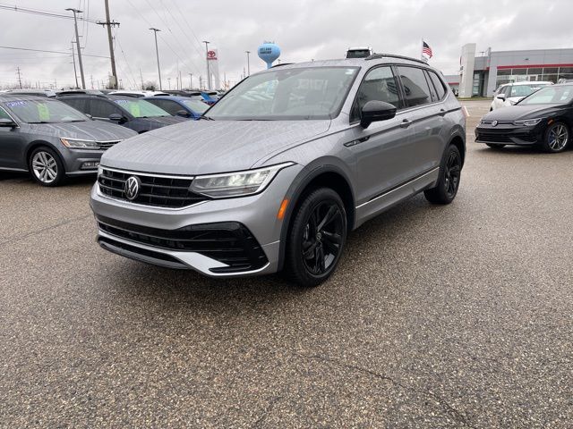 2024 Volkswagen Tiguan/Taos SE R-Line Black