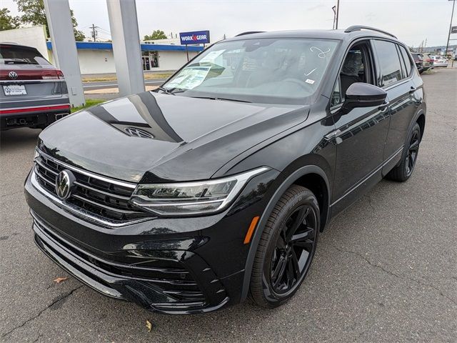 2024 Volkswagen Tiguan/Taos SE R-Line Black