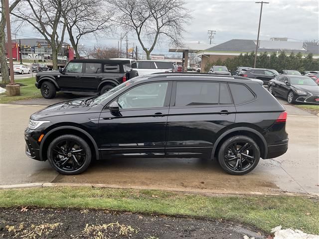 2024 Volkswagen Tiguan SE R-Line Black