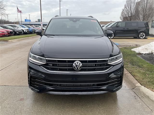 2024 Volkswagen Tiguan SE R-Line Black