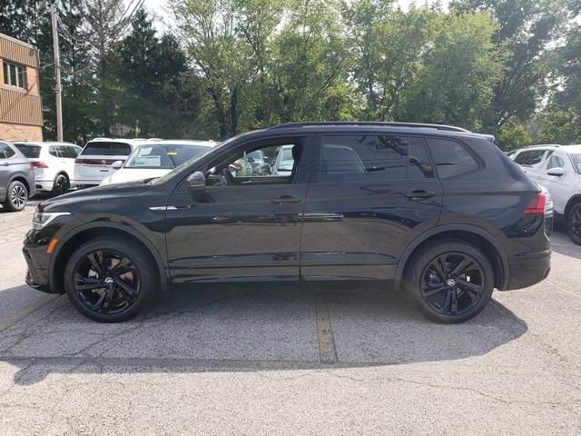 2024 Volkswagen Tiguan SE R-Line Black