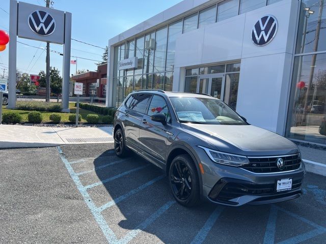 2024 Volkswagen Tiguan/Taos SE R-Line Black