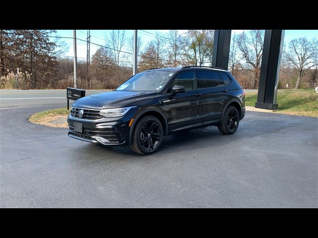 2024 Volkswagen Tiguan SE R-Line Black