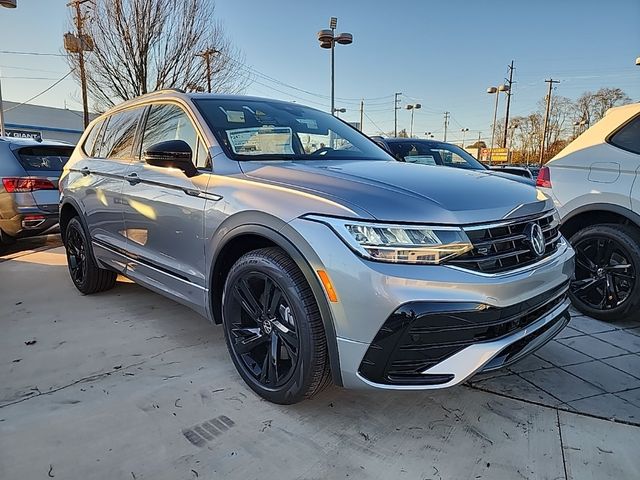 2024 Volkswagen Tiguan/Taos SE R-Line Black