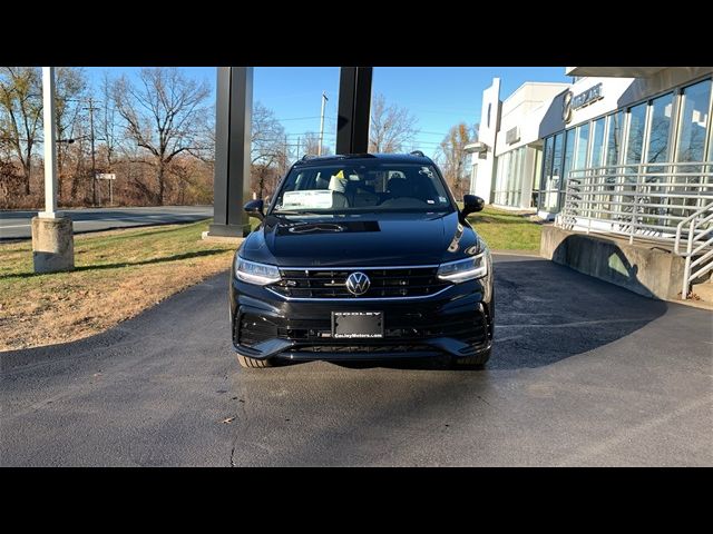 2024 Volkswagen Tiguan SE R-Line Black