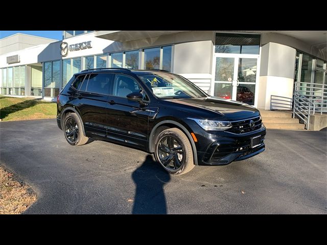 2024 Volkswagen Tiguan SE R-Line Black