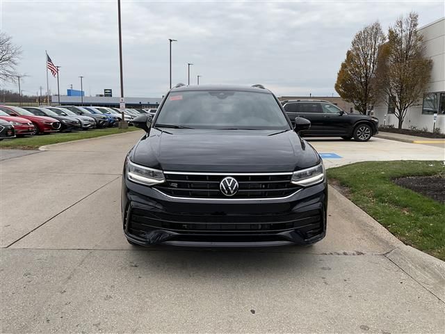 2024 Volkswagen Tiguan SE R-Line Black